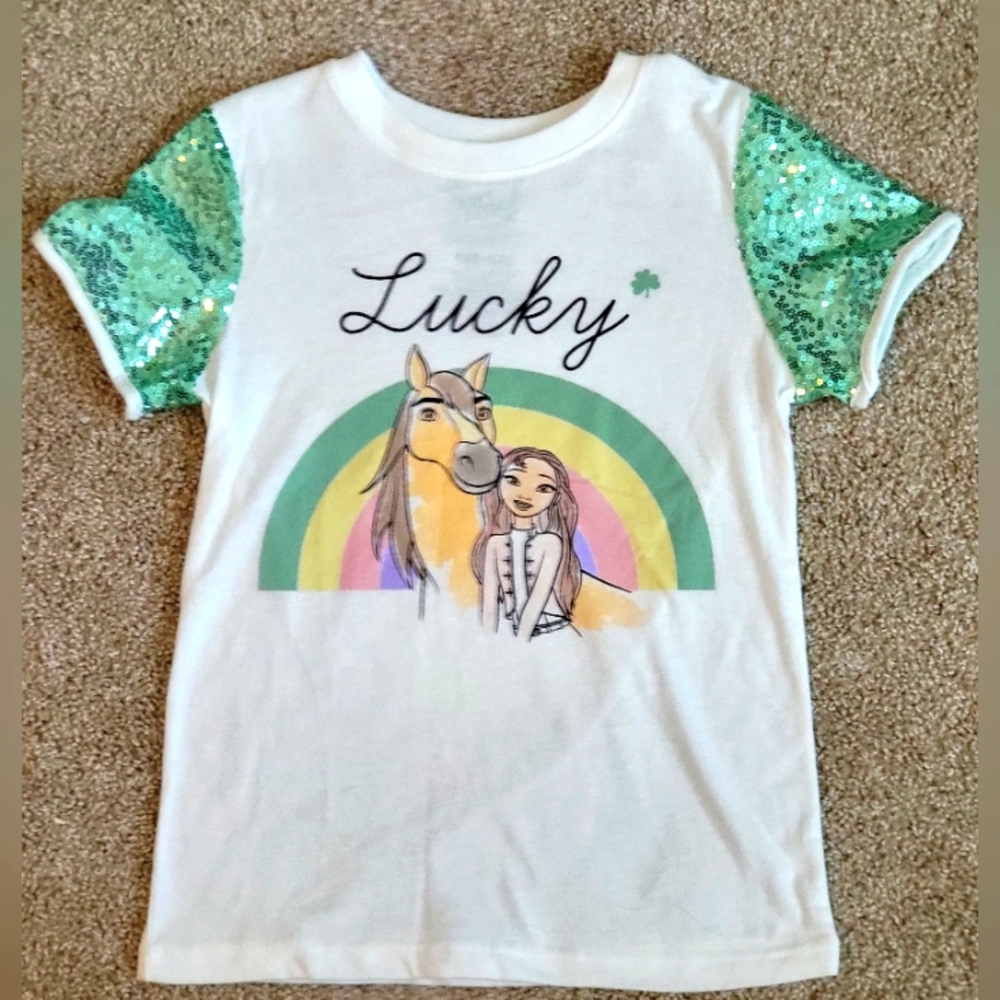 ♥️NWOT♥️ DREAM WORKS SPIRIT AND LUCKY GRAPHIC TOP WITH SEQUIN SLEEVES